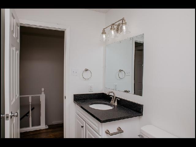 Building Photo - 721 S Valentine St