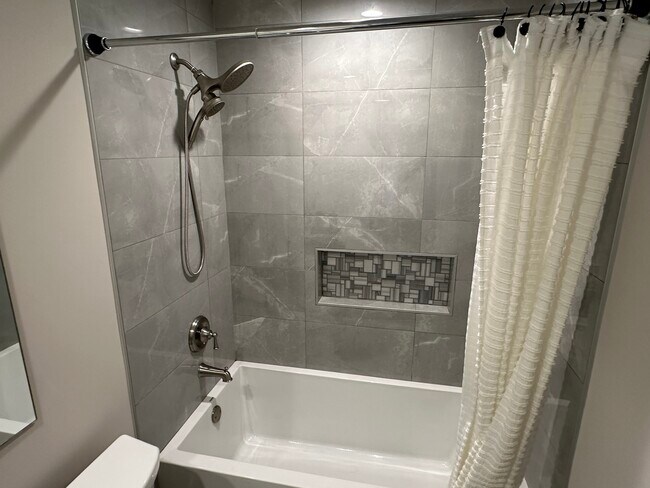 Building Photo - 992 Langtry Ct