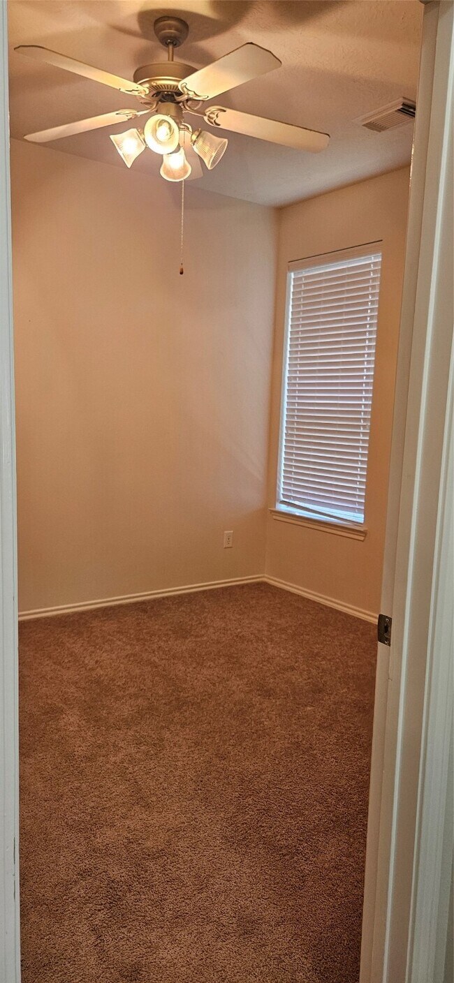 Building Photo - 23319 W Pine Ivy Ln