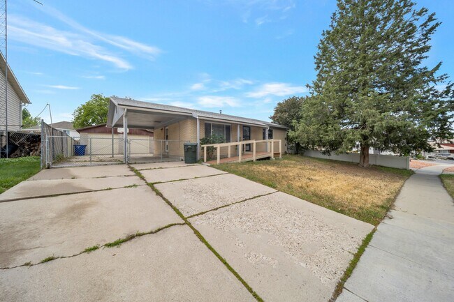 Building Photo - 4144 Bannock Dr