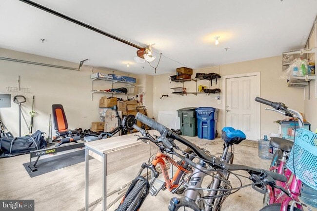 Building Photo - 711 McKenzie Ave