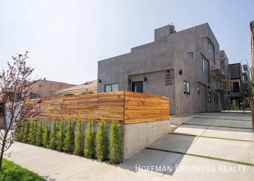 Building Photo - 2681 Roseview Ave