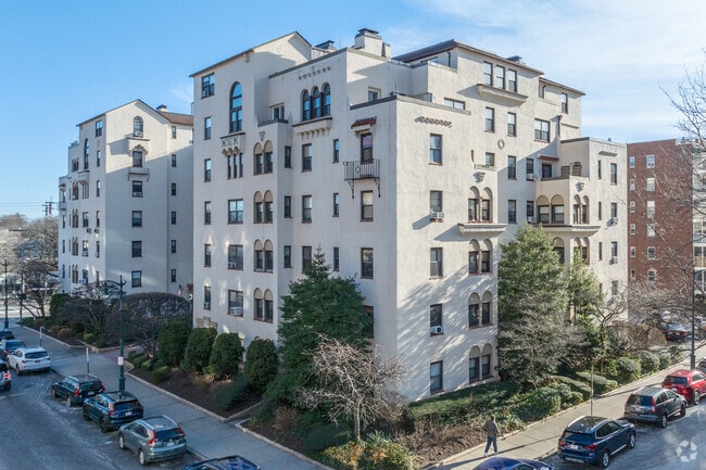 17 N Chatsworth Ave - Larchmont Hills