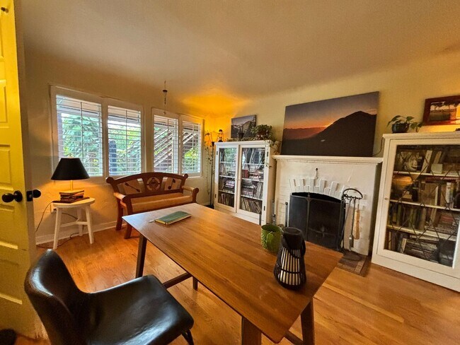 Building Photo - 4Bd/2.75Ba Seattle Home