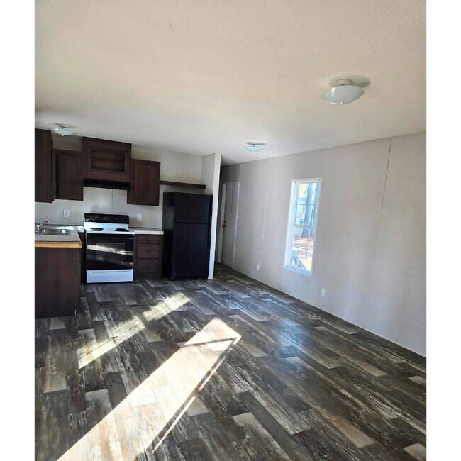 Building Photo - 1706 Mary St