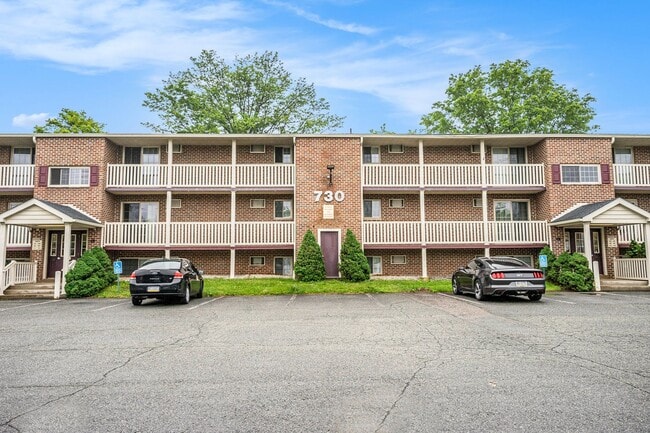 Building Photo - Almont Terrace