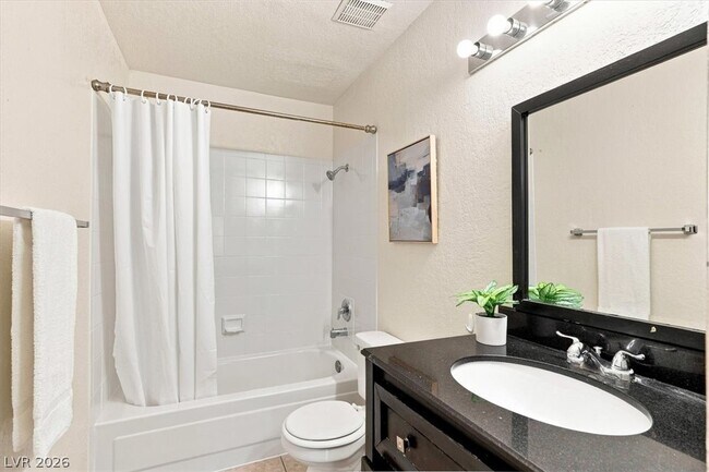 Building Photo - 5042 S Rainbow Blvd