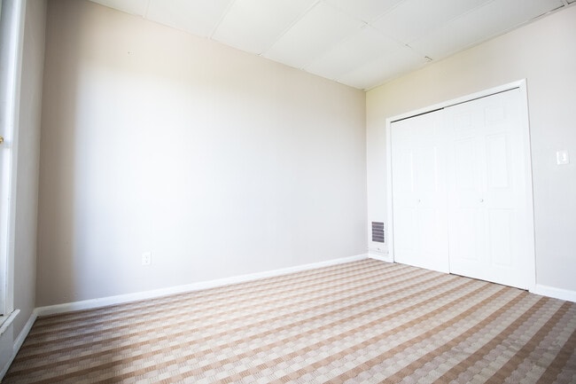 Building Photo - 1028 E Warrington Ave