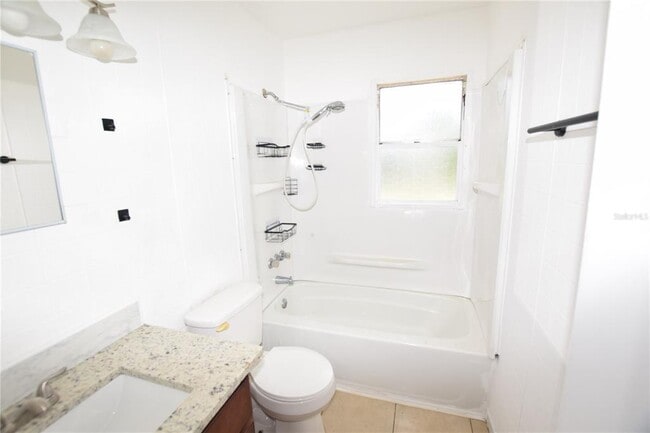 Building Photo - 4840 Grovemont Pl