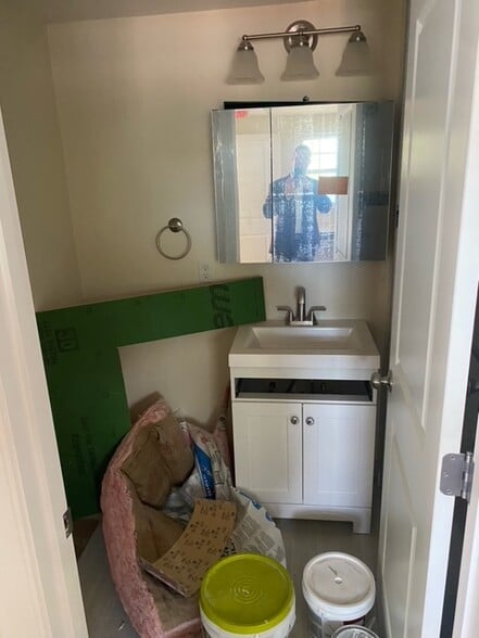 Building Photo - 520 Main St