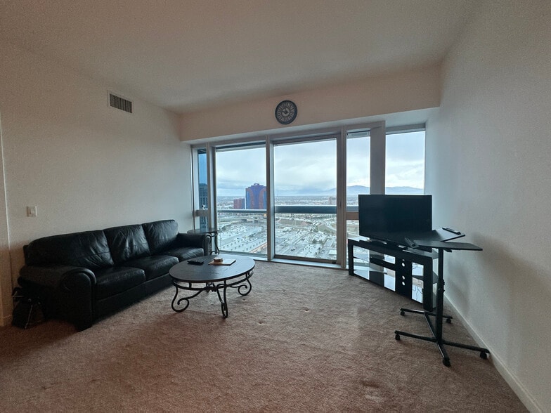 Building Photo - 4471 Dean Martin Dr