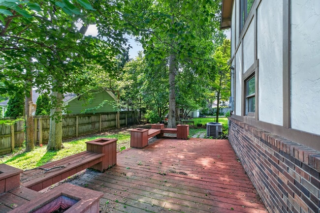 Building Photo - 4 Bedroom Near Butler University!