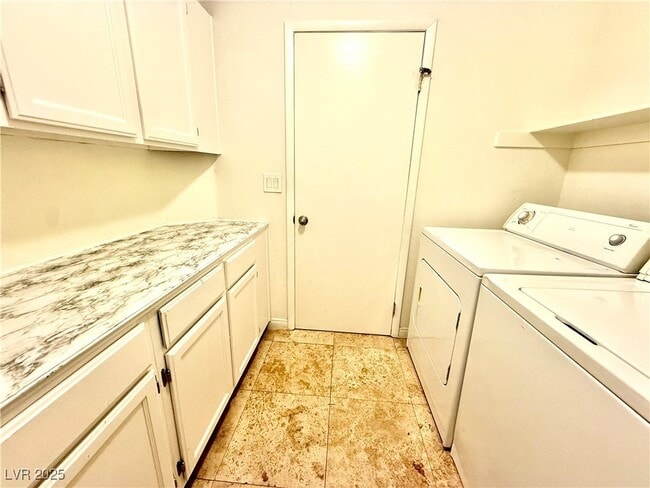 Building Photo - 10001 Coral Sands Dr