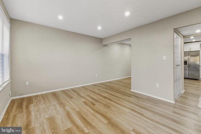 Building Photo - 18 Madison St