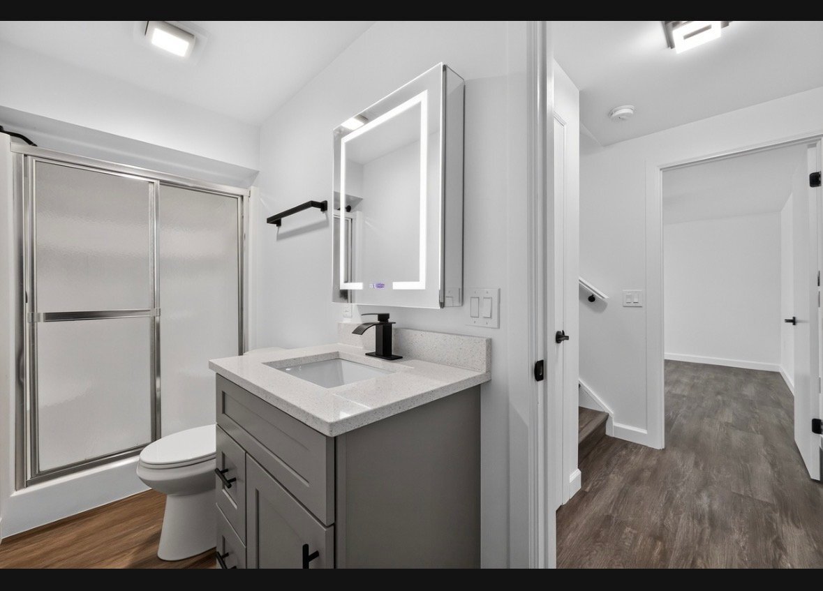 Building Photo - 642 Swan Dr