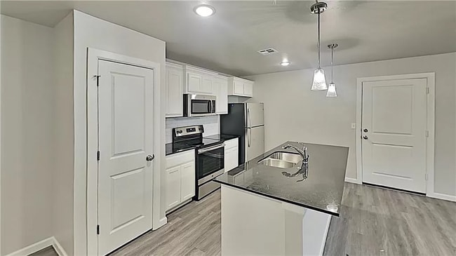 Building Photo - 11204 Burham Ave