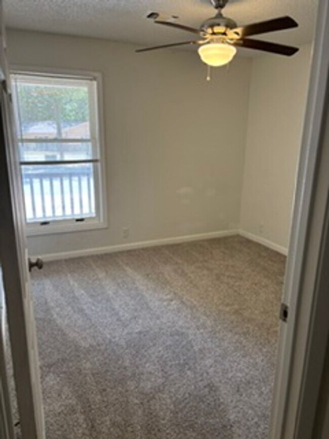 Building Photo - Charming 3 bedroom, 2 bathroom located in the picturesque Hot Springs Village, nearby the Coronad...