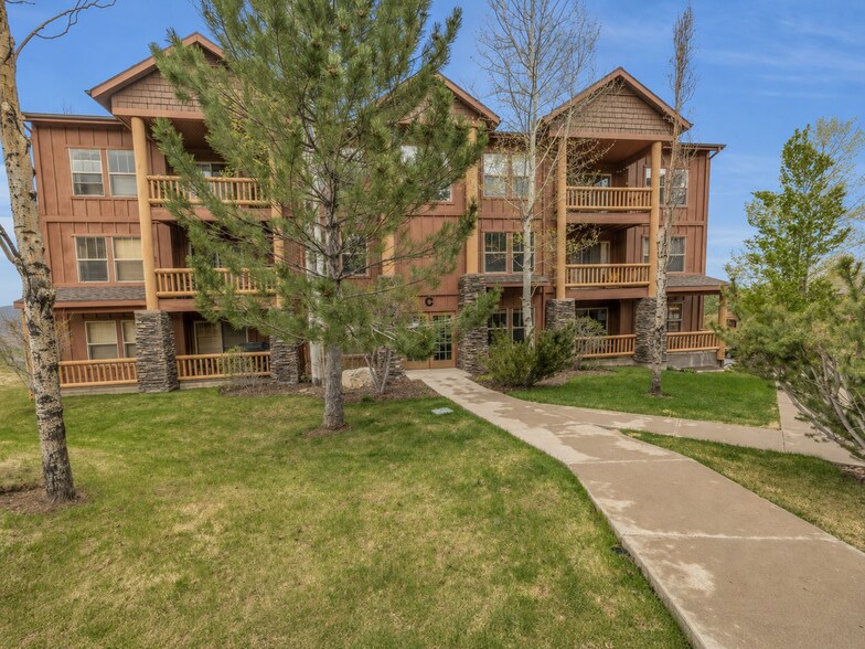 Building Photo - 1800 Fox Bay Dr