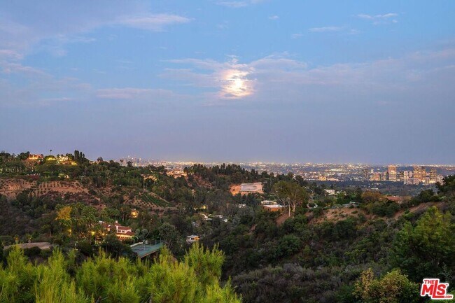 Building Photo - 1256 Stradella Rd