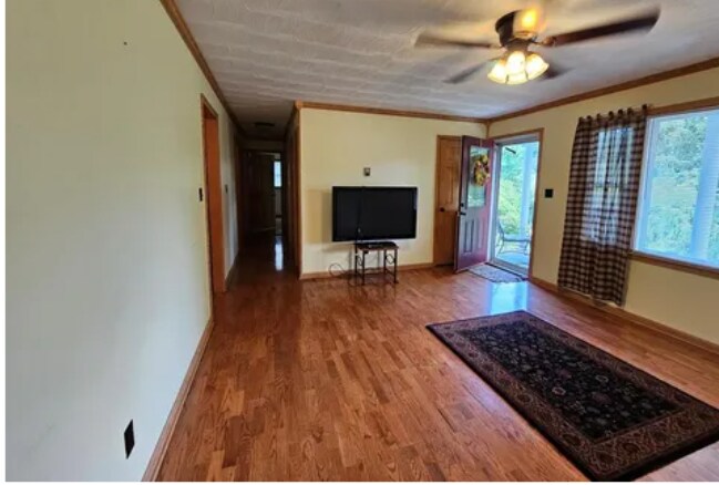 Building Photo - 216 Caroline Dr