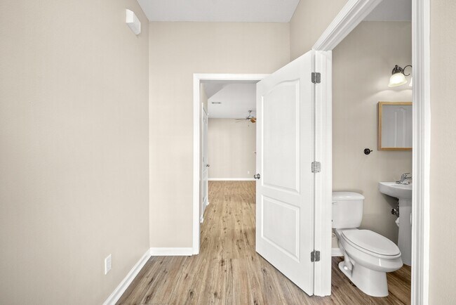 Building Photo - 820 Arbor Lake Dr