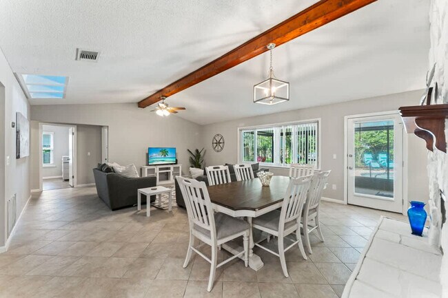 Building Photo - 10383 Chatwood Ct