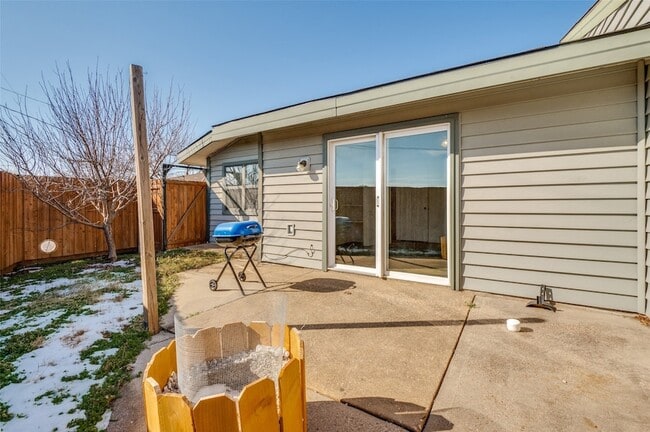 Building Photo - 661 Prairie Dell St