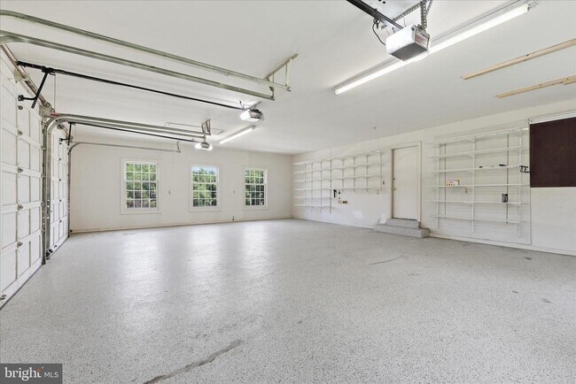 Building Photo - 1051 Kelso Rd