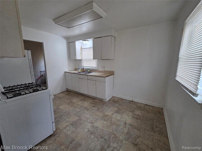 Building Photo - 24511 Florence St