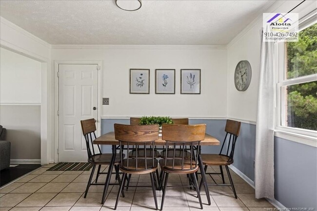 Building Photo - 743 Rustland Dr