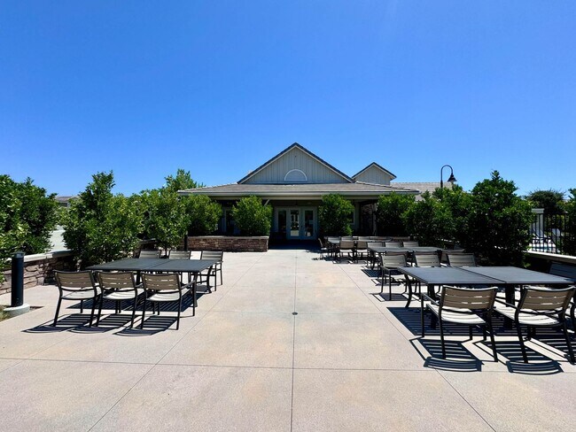 Building Photo - Stunning 4 bedroom 3 bathroom Murrieta hom...