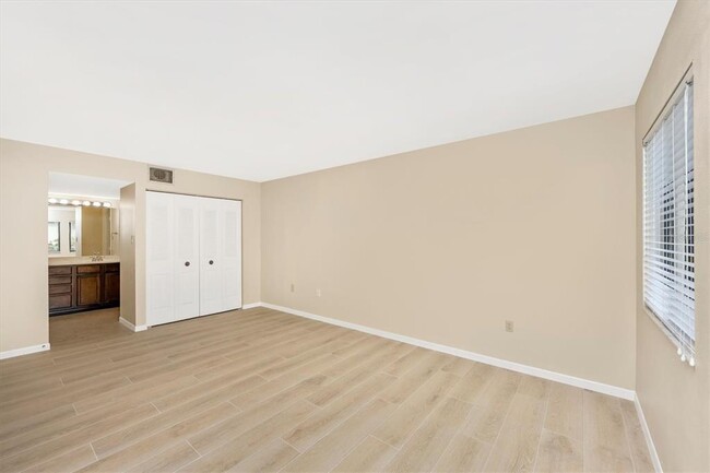 Building Photo - 5172 Lake Village Dr
