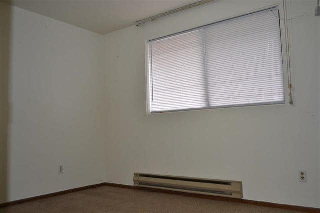 Building Photo - 2 Bedroom 1.5 Bathroom 4 plex (6 month lea...