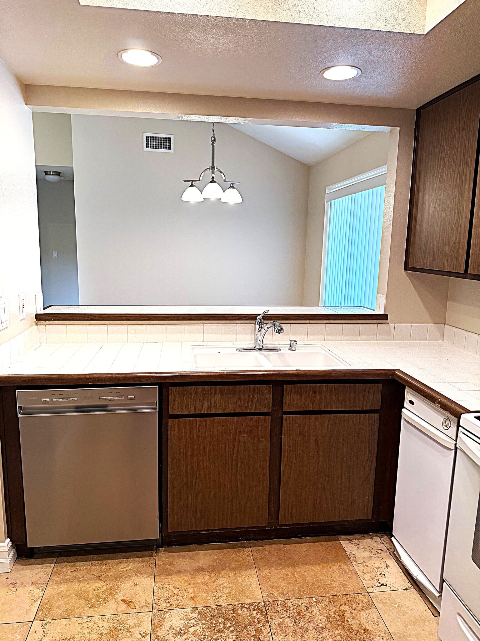Building Photo - 545 S Ranch View Cir