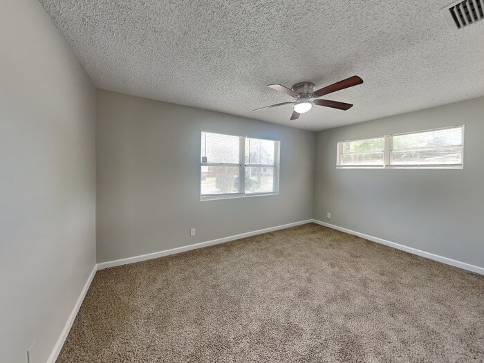 Building Photo - 5608 Moret Dr E