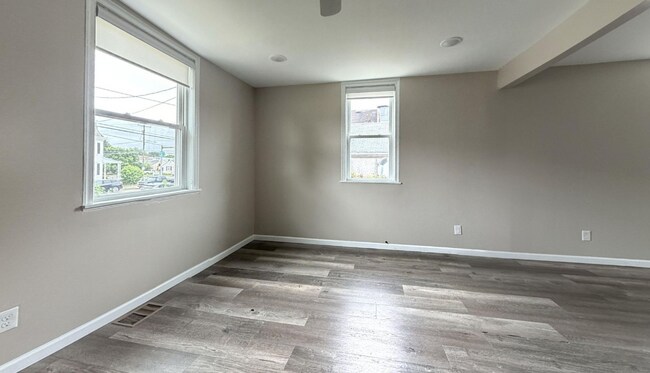Building Photo - 8008 Algon Ave