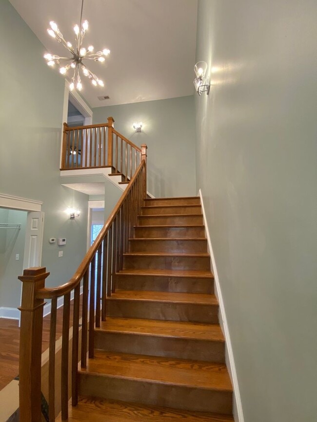 Building Photo - West AVL - Modern Craftsman Style 3 Bedroom