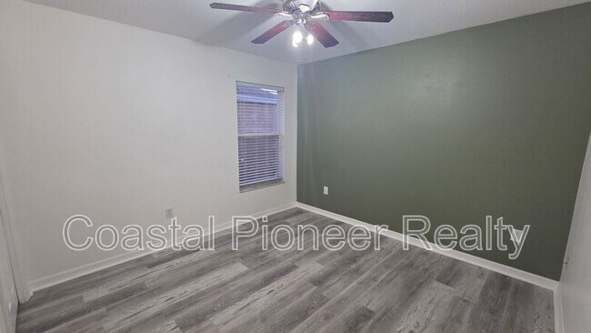 Building Photo - 10279 Newminster Loop