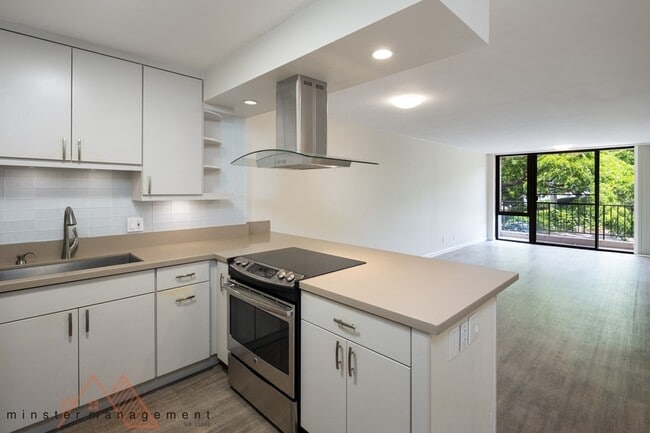 Building Photo - 3138 Waialae Ave