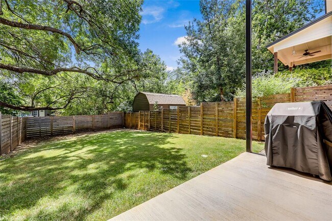 Building Photo - 2709 E 14th St