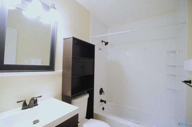 Building Photo - 1702 Truman Dr NE