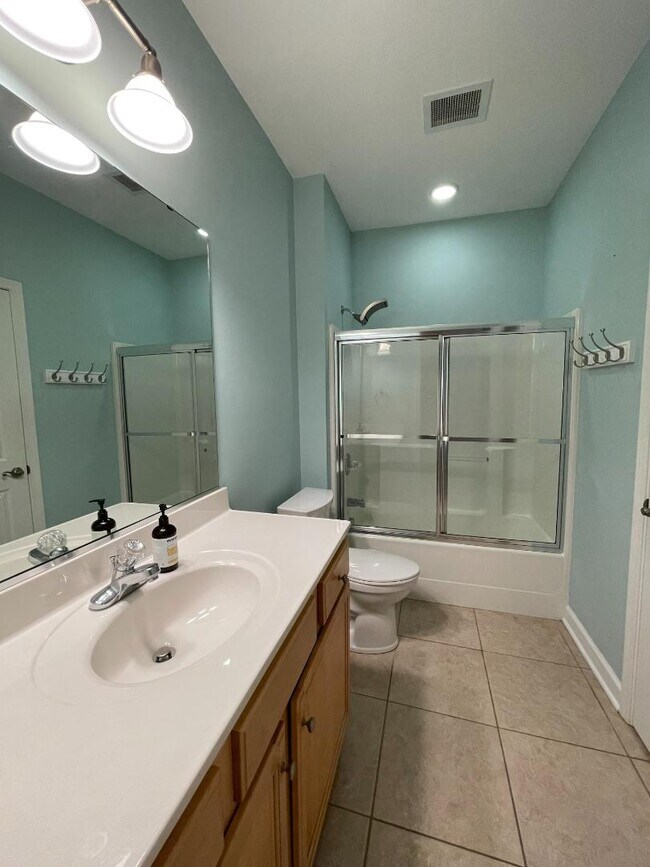 Building Photo - 908 Resort Cir
