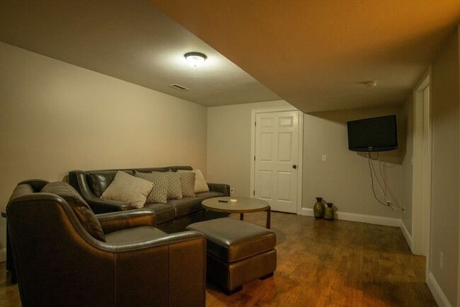 Building Photo - 22 Valley Forge Cir