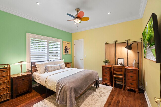 Building Photo - 614 SE 5th Ct