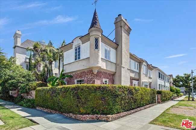 Building Photo - 350 S Roxbury Dr