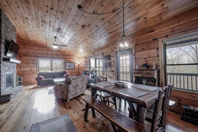 Building Photo - 54 Henderson Ln