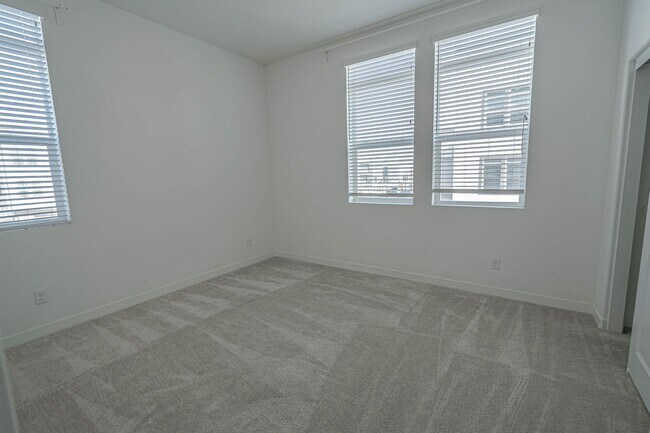 Building Photo - COMING SOON! 3-Bedroom Condo with Solar Pa...