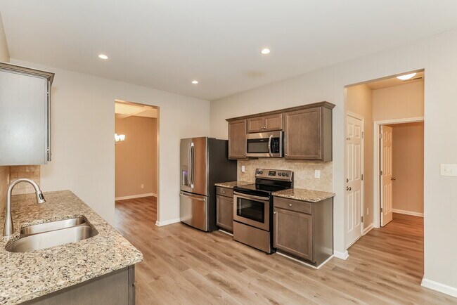 Building Photo - 100 Fairview Dr