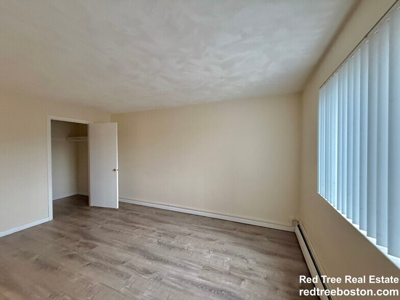 Building Photo - 245 Main St