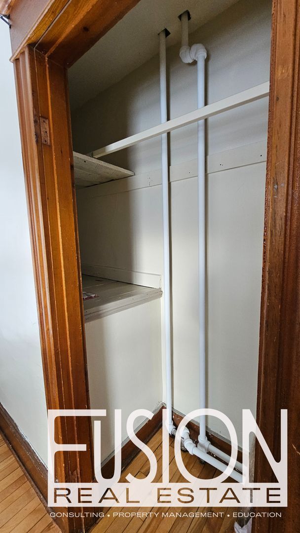 Building Photo - ONE Private Room with ALL Utilities Included in Prime Burlington Location